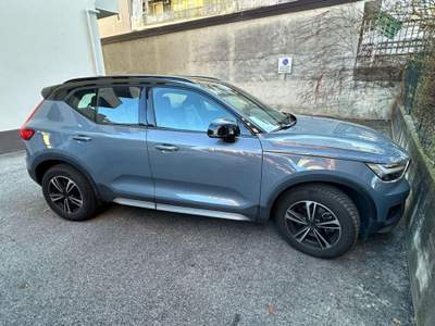 Volvo XC40 B5 AWD GEARTRONIC 250 cv R-DESIGN Grigio usata Bra