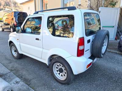 Suzuki Jimny 1.3i 16V cat 4WD JLX NEOPATENTATO Bianco usata Varallo