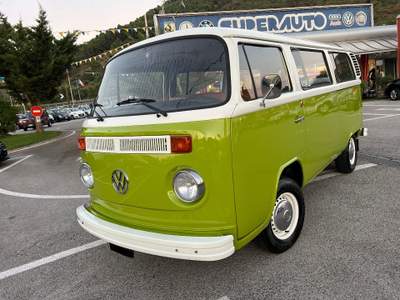 Volkswagen Multivan 1.6 FINESTRATO  9 POSTI Verde usata Atena lucana