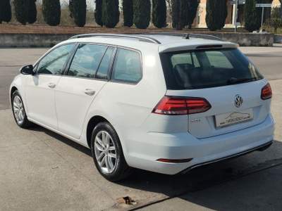 Volkswagen Golf  1.6 TDI 110CV Executive BMT Bianco usata Saviano