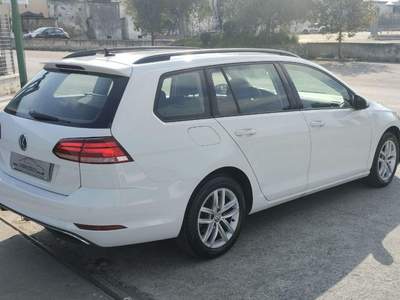 Volkswagen Golf  1.6 TDI 110CV Executive BMT Bianco usata Saviano