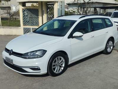 Volkswagen Golf  1.6 TDI 110CV Executive BMT Bianco usata Saviano