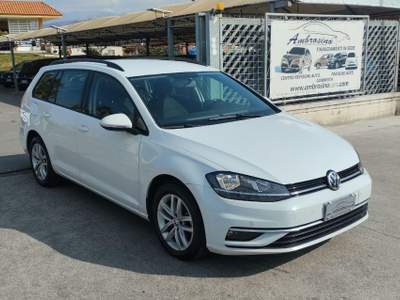 Volkswagen Golf  1.6 TDI 110CV Executive BMT Bianco usata Saviano