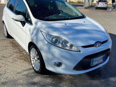 Ford Fiesta Ford Fiesta neopatentati Bianco usata Livorno
