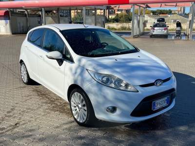 Ford Fiesta Ford Fiesta neopatentati Bianco usata Livorno