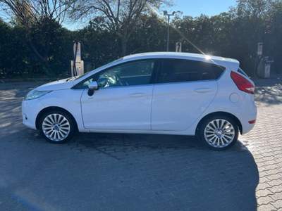 Ford Fiesta Ford Fiesta neopatentati Bianco usata Livorno
