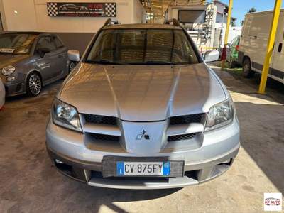 Mitsubishi Outlander  2.0 4WD GPL Bi-fuel Intense Argento usata Borgo Ticino
