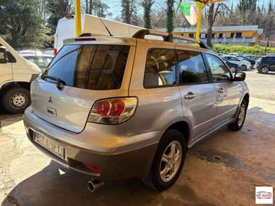 Mitsubishi Outlander  2.0 4WD GPL Bi-fuel Intense Argento usata Borgo Ticino