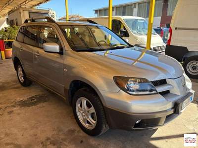 Mitsubishi Outlander  2.0 4WD GPL Bi-fuel Intense Argento usata Borgo Ticino