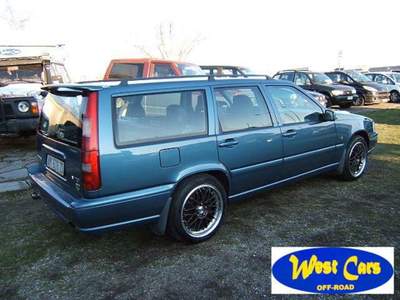 Volvo V70 2.0i turbo 20V T-5 AWD Verde usata Vigevano