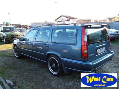 Volvo V70 2.0i turbo 20V T-5 AWD Verde usata Vigevano