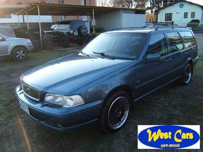Volvo V70 2.0i turbo 20V T-5 AWD Verde usata Vigevano