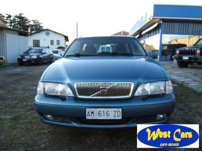 Volvo V70 2.0i turbo 20V T-5 AWD Verde usata Vigevano