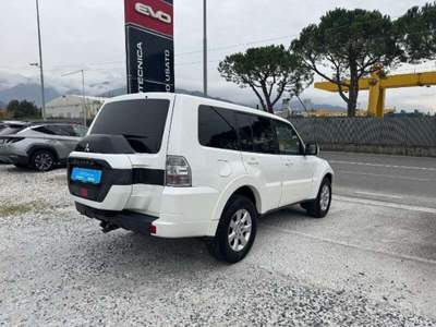 Mitsubishi Pajero 3.2 DI-D 16V aut. 5p. Intense DPF Bianco usata Massa