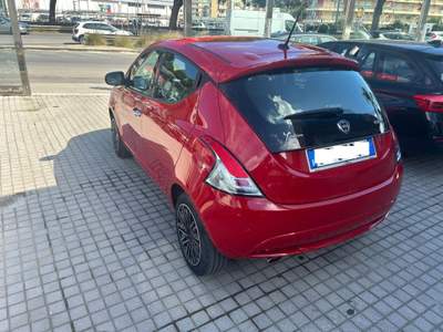 Lancia Ypsilon 1.0 FireFly 5 porte S&S Hybrid Ecochic Silver Rosso usata ALTAVILLA MILICIA