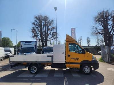Renault Trucks Mascott CASSONE FISSO CON CASSA ATTREZZI Giallo usata Carugo