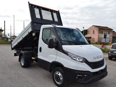 Iveco Daily 35C14 2.3 RIBALT.TRILATERALE MY2025 P.CONSEGNA Bianco usata COMACCHIO