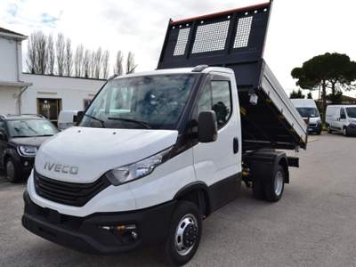 Iveco Daily 35C14 2.3 RIBALT.TRILATERALE MY2025 P.CONSEGNA Bianco usata COMACCHIO