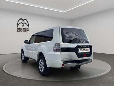 Mitsubishi Pajero 3.2 DI-D Common Rail Intense Auto Bianco usata Roma