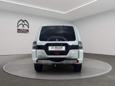 Mitsubishi Pajero 3.2 DI-D Common Rail Intense Auto Bianco usata Roma