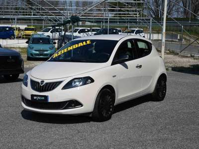 Lancia Ypsilon 1.0 FireFly S&S Hybrid Silver Beige usata Pianezza