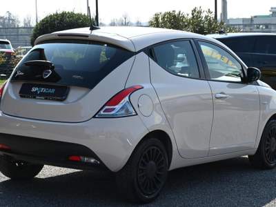 Lancia Ypsilon 1.0 FireFly S&S Hybrid Silver Beige usata Pianezza