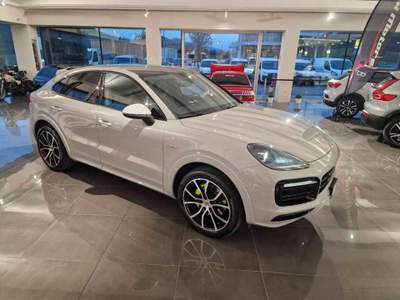 Porsche Cayenne Coupé 3.0 V6 E-Hybrid PASM PANO GTS MEMORIE Grigio usata Sant'Angelo in vado