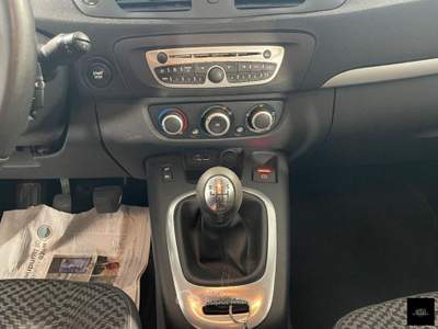 Renault Scénic 1.6 16V Attractive Nero usata San Giuseppe Vesuviano
