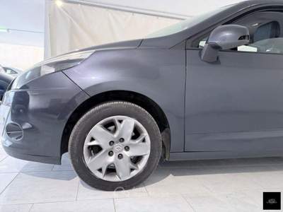 Renault Scénic 1.6 16V Attractive Nero usata San Giuseppe Vesuviano