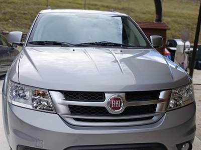 Fiat Freemont . Grigio usata Potenza