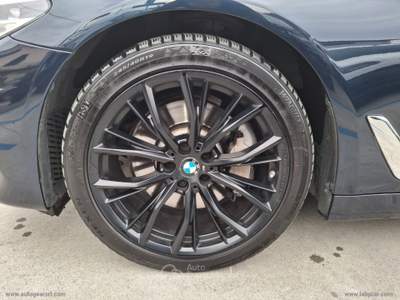 BMW Serie 5 530d 530d xDrive 249CV Touring Msport Blu/Azzurro usata Prato