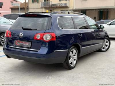 Volkswagen Passat Passat 2.0 TDI DPF Var. Highline Blu/Azzurro usata Prato