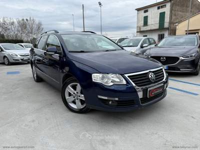 Volkswagen Passat Passat 2.0 TDI DPF Var. Highline Blu/Azzurro usata Prato