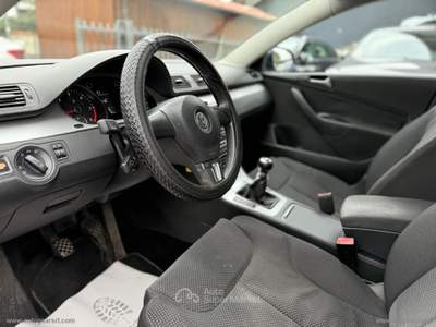 Volkswagen Passat Passat 2.0 TDI DPF Var. Highline Blu/Azzurro usata Prato