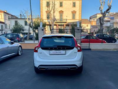 Volvo V60 Cross Country Volvo V60 Cross Country  2.0 D3 Business Bianco usata GROTTAMMARE