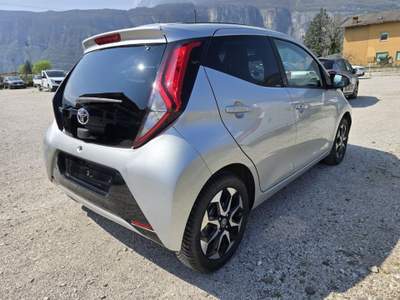 Toyota Aygo Connect 1.0 VVT-i 72 CV 5 porte x-play TeamD Sky Argento usata Lavis