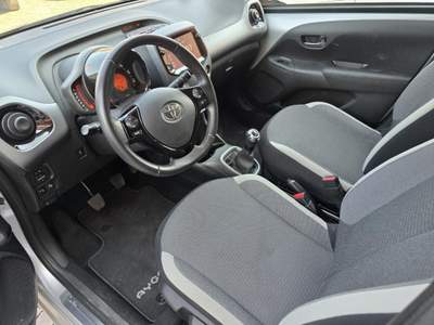 Toyota Aygo Connect 1.0 VVT-i 72 CV 5 porte x-play TeamD Sky Argento usata Lavis
