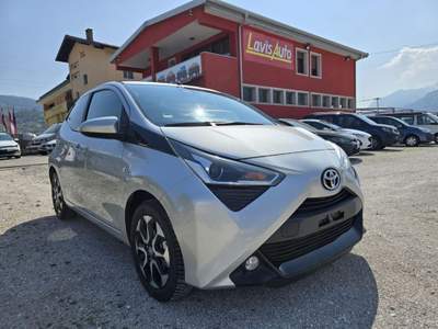 Toyota Aygo Connect 1.0 VVT-i 72 CV 5 porte x-play TeamD Sky Argento usata Lavis