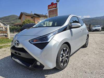 Toyota Aygo Connect 1.0 VVT-i 72 CV 5 porte x-play TeamD Sky Argento usata Lavis
