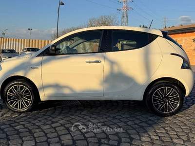 Lancia Ypsilon 1.0 firefly hybrid 8.000 KM OK NEOP. Bianco usata Sant'Angelo Romano