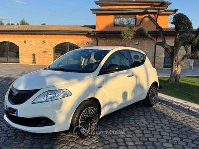 Lancia Ypsilon 1.0 firefly hybrid 8.000 KM OK NEOP. Bianco usata Sant'Angelo Romano