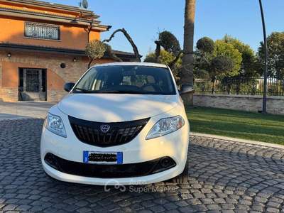 Lancia Ypsilon 1.0 firefly hybrid 8.000 KM OK NEOP. Bianco usata Sant'Angelo Romano