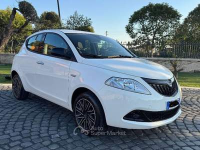 Lancia Ypsilon 1.0 firefly hybrid 8.000 KM OK NEOP. Bianco usata Sant'Angelo Romano