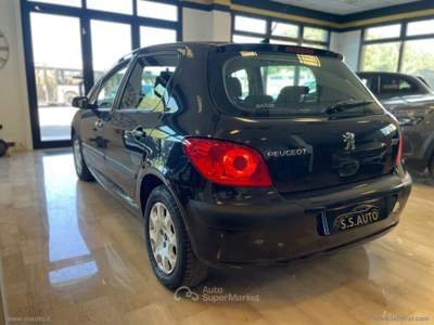 Peugeot 307 307 1.4 16V 5p. D-Sign Nero usata San Mauro Pascoli