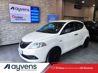 Lancia Ypsilon 1.0 FireFly 5 porte S&S Hybrid Ecochic Bianco usata Volla