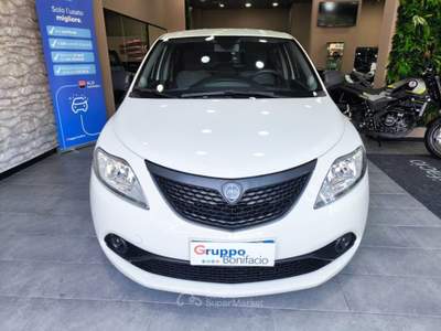 Lancia Ypsilon 1.0 FireFly 5 porte S&S Hybrid Ecochic Bianco usata Volla