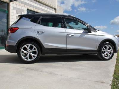 Seat Arona 1.0 TGI FR Argento usata TROIA