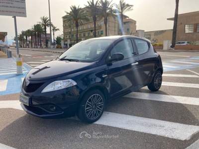 Lancia Ypsilon 1.0 firefly hybrid Silver s&s 70cv Blu/Azzurro usata Cagliari