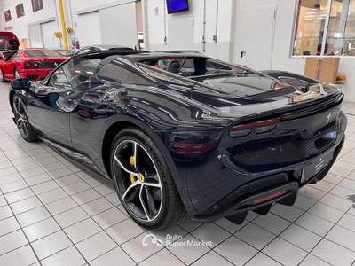 Ferrari 296 GTS |AFS|LIFT|CARPLAY|LED Blu/Azzurro usata Calvatone