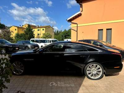 Jaguar XJ 3.0D V6 Premium Luxury Nero usata Acquasparta